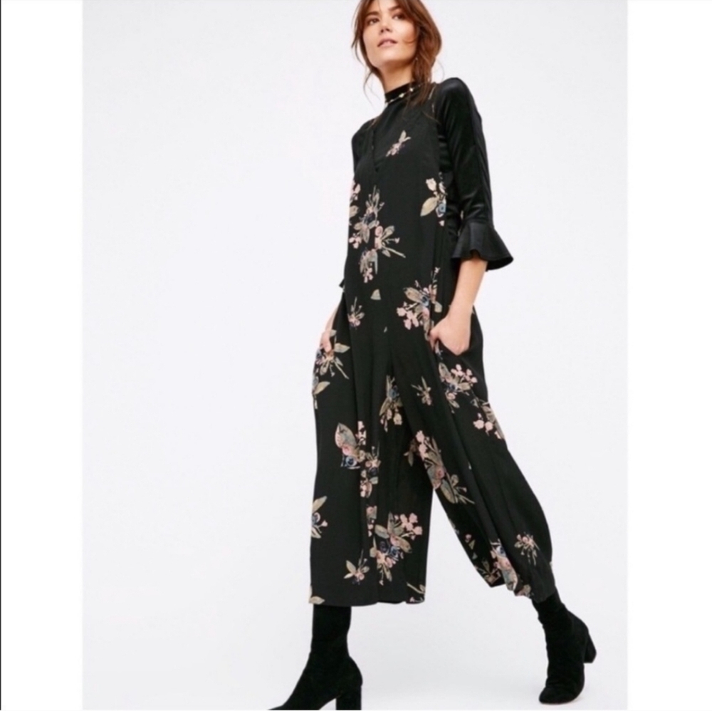 Free People Dream Big Floral Print Jumpsuit Size XS‎ EUC